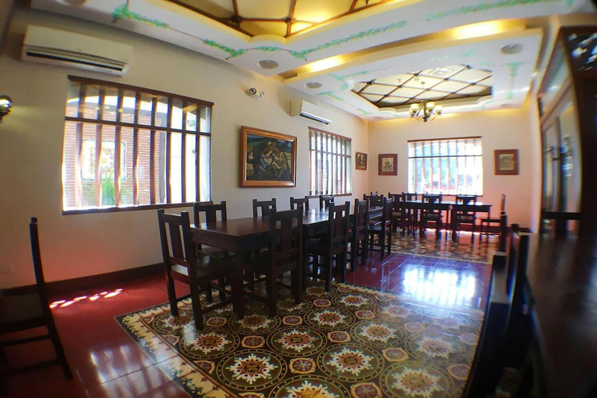 Nscc Hotel Vigan Esterno foto